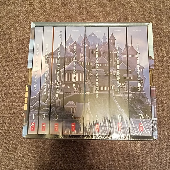 Warner Bros. Other - Spring/Summer Beach Reading- Harry Potter Series